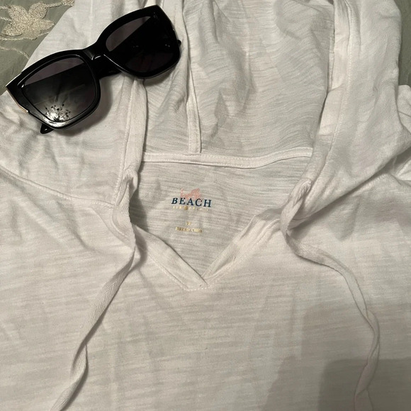 Pure white beach coverup - Picture 3 of 7